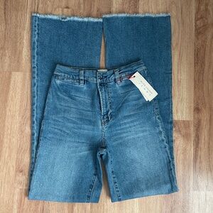 Alice + Olivia Gorgeous Con Slit Pocket Raw Hem Jeans Best Intentions 26 NWT